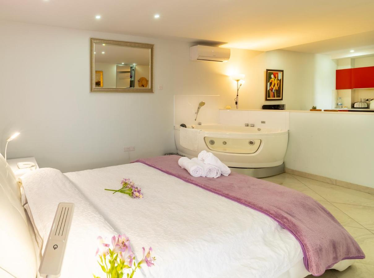 Mesogios House Suites Lárnaka Eksteriør bilde