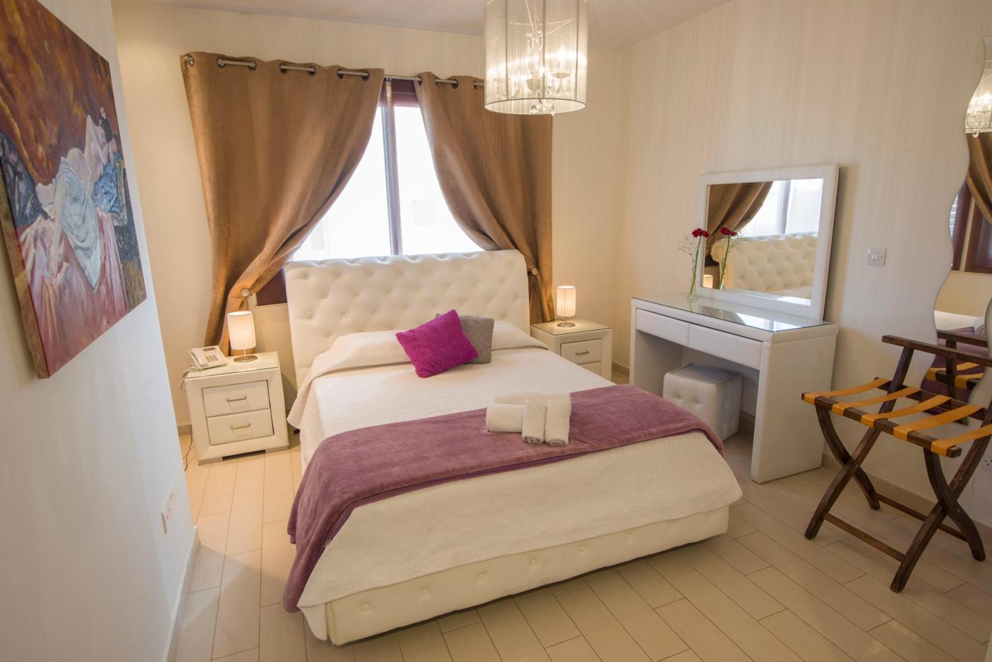 Mesogios House Suites Lárnaka Rom bilde